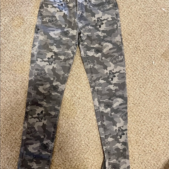 Seven7 Denim - Seven gray camo with flowers print jeans size 4